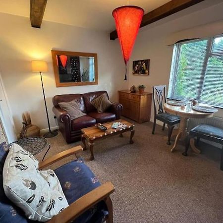 Cosy Private Accommodation In Corsham, Near Bath Exterior photo