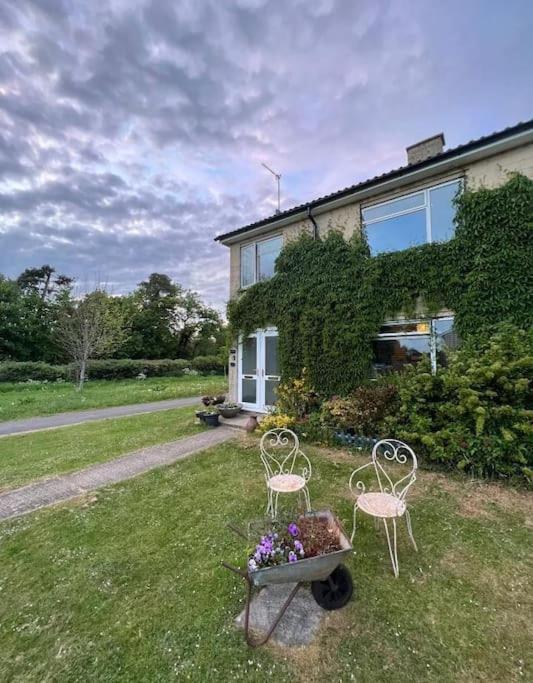 Cosy Private Accommodation In Corsham, Near Bath Exterior photo
